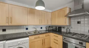 Central London 1-Bed Apartment Near Farringdon & Barbican - Image 5