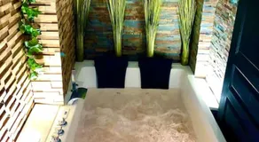 La suite romantique Jacuzzi,parking gratuit,centre - Image 3