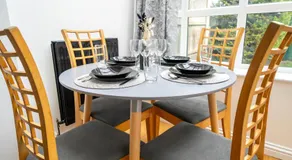 5 Min to Heathrow & Uxbridge Station with Parking - Image 2