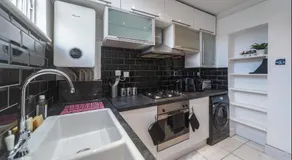 Free Parking Mile End Flat Near Central London - Image 2