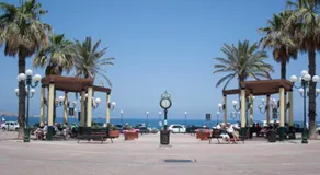 Seafront Apartment With Pool - Image 5