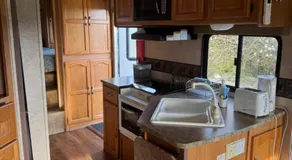 5th Wheel Trailer - Image 5