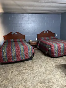 Budget Inn - Image 4