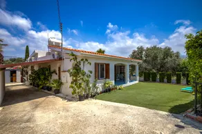 Coral Bay Avenue Villa by Vichy Holidays - Image 5