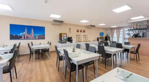 Safari Hotel - Image 4