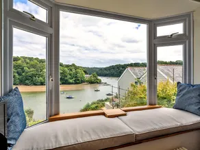 House in Malpas with Creek Views  Hot Tub - Image 2