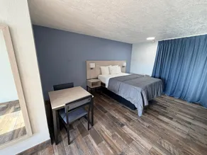 Bravo Inn Greensboro - Image 2