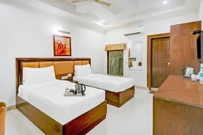 Townhouse 517 La Sapphire Near Delhi Airport - Image 2