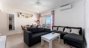 Bright central 2BR Stay Balcony & Sea View - Image 2
