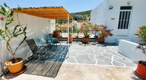 Christin P. Cute home with patio - Image 3