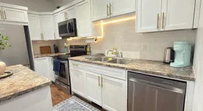 Charming 3BR Suite Near Downtown, General Hospital - Image 5