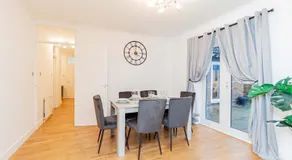 Modern 4 Bedroom House w Parking in Milton Keynes - Image 4