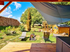 Chalet Aura 3* 
& Jacuzzi - Image 4