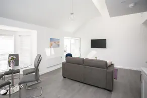 107 Eglinton Street - Image 2