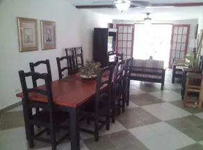 Hibiscus House Bed and Breakfast - Image 4