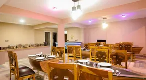 Hotel Old Smugglers with Balcony mountain view AC Hot and Cold Near to Hadimba Temple - Image 5