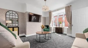 Free Parking Stunning 3Bedroom Home In Wigan - Image 5