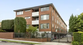 Free parking - spacious apartment near 48 tram - Image 3