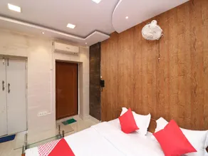 Hotel O Flagship 27998 Golden Inn Near M.P. Birla Planetarium - Image 2