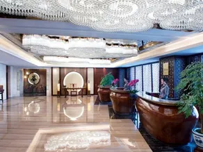 Soluxe Hotel - Image 2