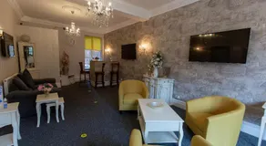 The Carlton - Image 2