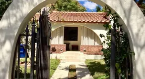 Entire luxurious gated House with front & backyard 10min drive to Miami beach  - Image 5