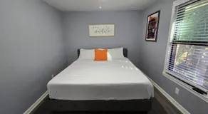 2 King Beds Near Airport - The Silver Hideaway - Image 2