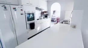 Golden Getaway, Private 3x Bedroom Home - Image 3