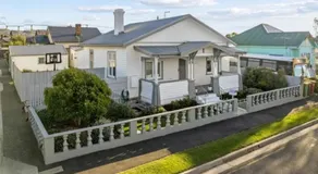 Three Bedrooms Hermay Cottage with Free Parking and 5 minutes drive to Launceston near museum - Image 5