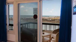Al Corniche Residence Sea View - Image 4