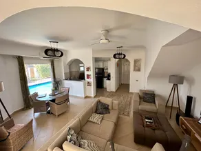 Apt with private pool and garden - Image 3