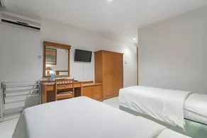 Hotel Yehezkiel Surapati Mitra RedDoorz - Image 3