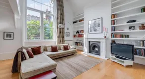 Primrose Hill House, Double-Height Living Room, Bedroom with King Bed, Mezzanine Super-King - Image 2