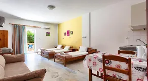 Revekka Rooms Bed & Breakfast - Image 3