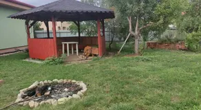 Caravan in the backyard - Image 5