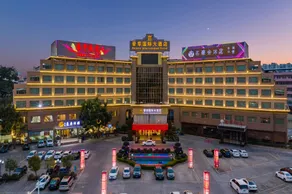 Deluxe International Hotel - Image 3