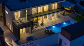 Villa Hill with private 32sqm heated pool and hydro-massage, 4 en-suite bedrooms, 200m from the sandy beach - Image 5