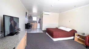 Ulster Lodge Motel - Image 2