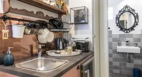 Sleeps 8 Pet friendly Garden & Roof Terrace - Image 4