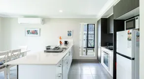 Entire house near North Lakes, Brisbane, Australia - Image 2