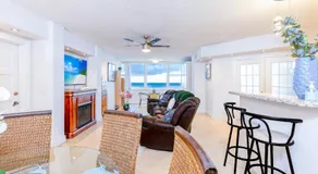 Beachfront Condo with Pool, Balcony & Ocean Views - Image 5