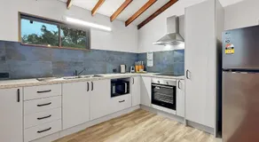 Peaceful 3-Bed Stay Near the Coast - Image 5