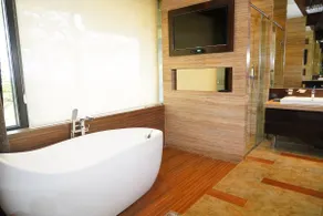 Luxury 4 Bed Hill Villa w Pool, Jacuzzi & Garden - Image 4