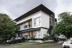 Urbanview Hotel The Lodge Karawaci - Image 4