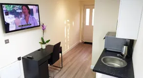 The Beech Flat - Self contained one bedroom flat with parking - Image 2