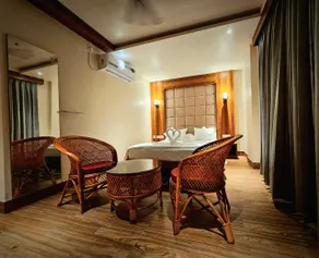 BLUE WAVES HOTEL - Image 2