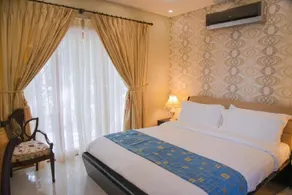 Orchards Cottage Hotel - Image 2