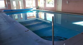 SlumberLodge Hotel - Image 5