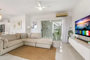 Spacious 2-bed With Private Rooftop & BBQ Access - Image 5