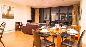 Spacous Dublin Escape 3BR Ensuited Free Parking - Image 5